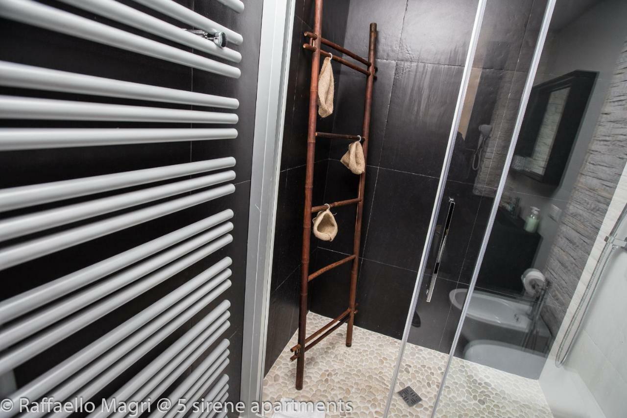 5 Sirene Bed & Breakfast เนเปิลส์ ภายนอก รูปภาพ