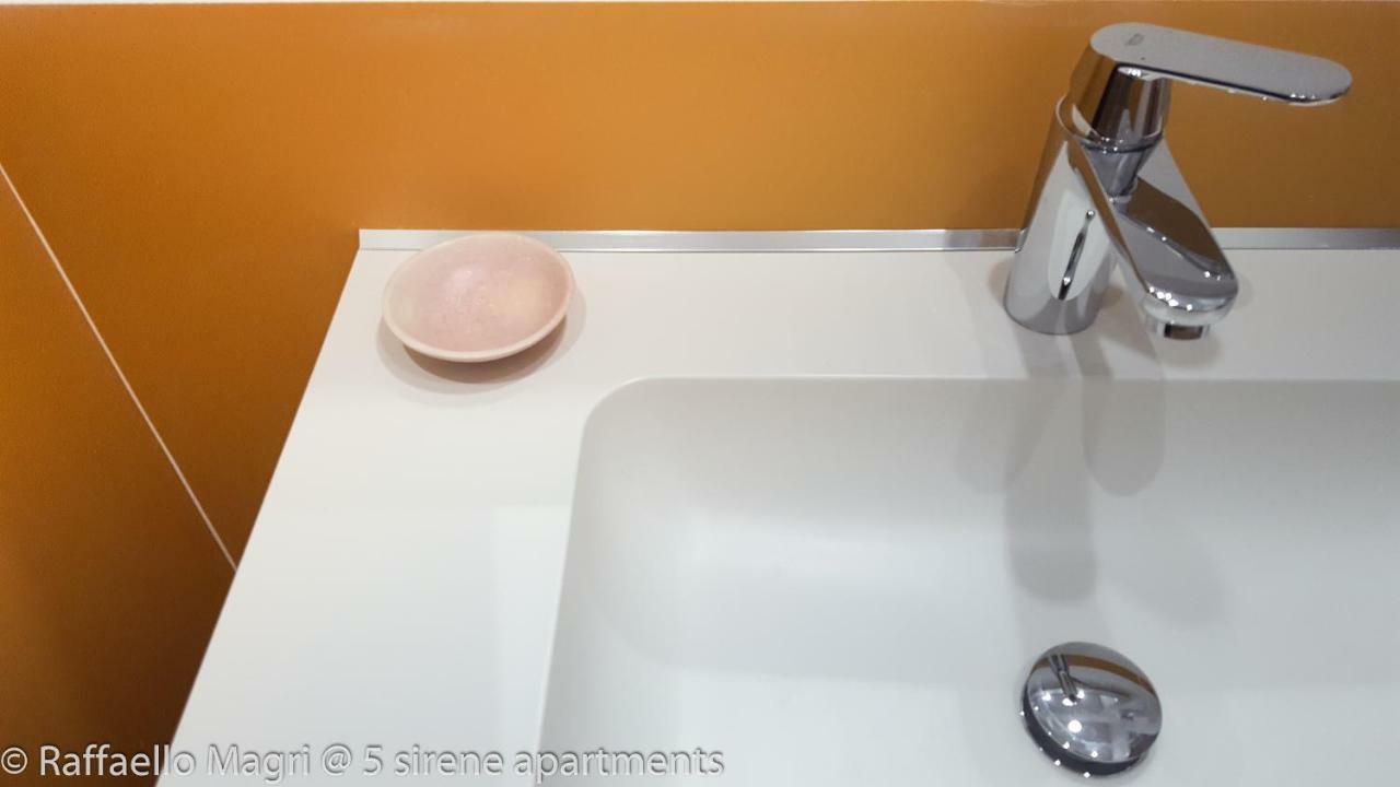 5 Sirene Bed & Breakfast เนเปิลส์ ภายนอก รูปภาพ