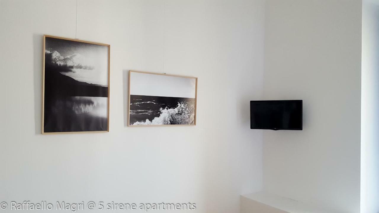 5 Sirene Bed & Breakfast เนเปิลส์ ภายนอก รูปภาพ